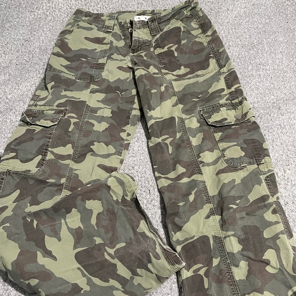 Garage Camo Cargo Pants - Picture 3 of 3